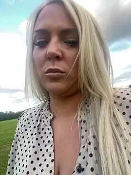 Bustyblondebabe32 online show from June 18, 2026, 7:40 pm