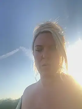 Bustyblondebabe32 online show from July 9, 2026, 7:07 pm