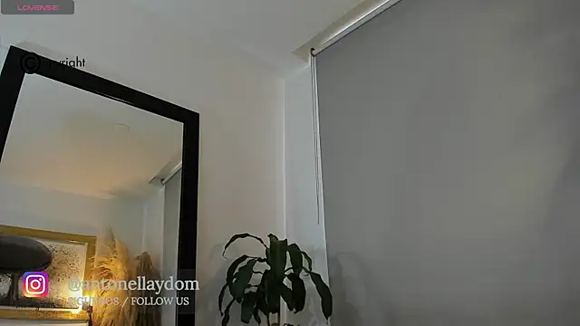 Snapshot of antonella_dom1 chatting on October 21, 2025, 10:21 pm antonella dom1 online show from October 21, 2025, 10:21 pm