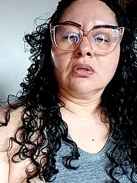 Snapshot of hazel_milf chatting on October 19, 2025, 5:35 pm hazel milf online show from October 19, 2025, 5:35 pm