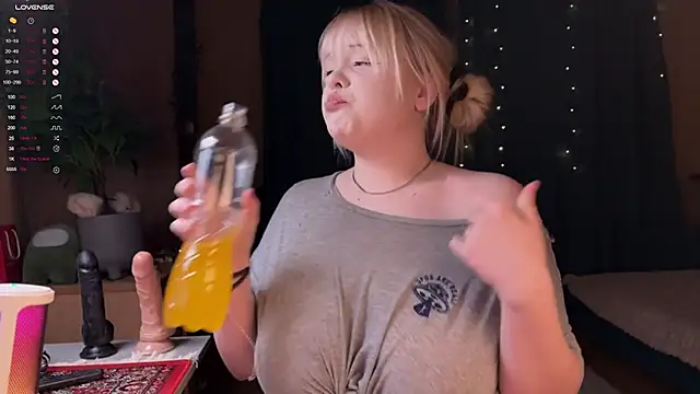 LisaLaas online show from February 22, 2026, 9:24 pm