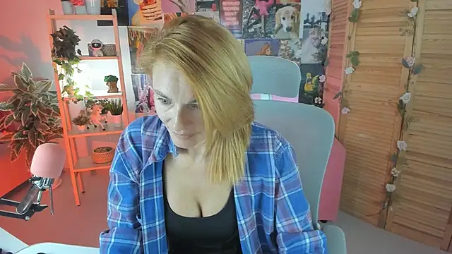 Snapshot of MistyBarnes chatting on February 28, 2025, 12:52 pm MistyBarnes online show from February 28, 2025, 12:52 pm