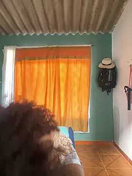 Snapshot of Miley_and_Vash chatting on December 4, 2024, 8:07 pm Miley and Vash online show from December 4, 2024, 8:07 pm