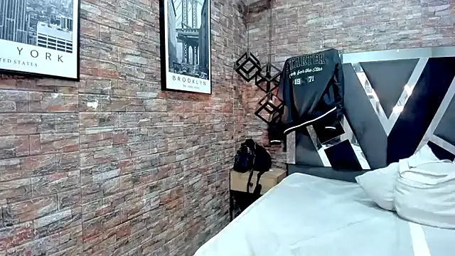 AcidMilo online show from December 6, 2024, 5:44 pm