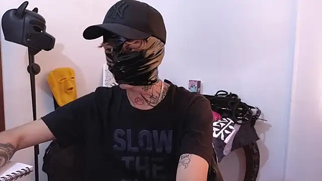 AcidMilo online show from February 7, 2025, 9:04 pm