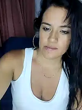 Snapshot of zhayra_rose chatting on January 22, 2025, 3:20 am zhayra rose online show from January 22, 2025, 3:20 am