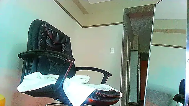 Snapshot of Charlie-Crawford chatting on March 19, 2025, 7:49 pm Charlie-Crawford online show from March 19, 2025, 7:49 pm