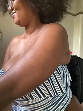 Snapshot of Charlie-Crawford chatting on November 15, 2025, 5:27 am Charlie-Crawford online show from November 15, 2025, 5:27 am