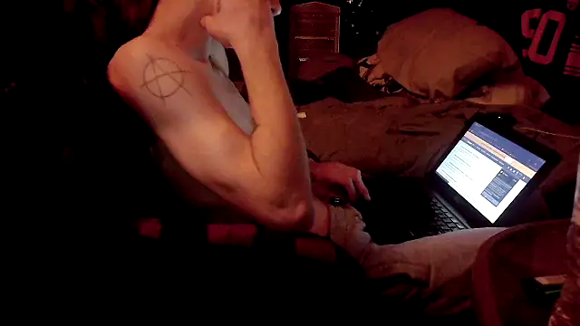 Snapshot of xxxTony999 chatting on November 4, 2025, 11:37 pm xxxTony999 online show from November 4, 2025, 11:37 pm