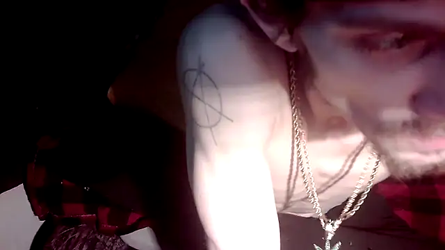 Snapshot of xxxTony999 chatting on December 17, 2025, 9:21 pm xxxTony999 online show from December 17, 2025, 9:21 pm