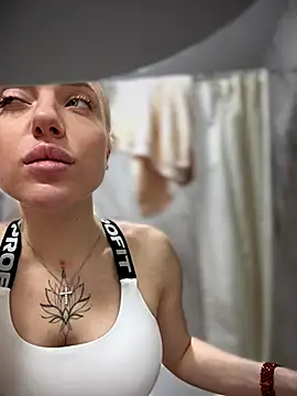 pinkstar  online show from October 31, 2025, 4:46 am