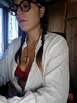 Snapshot of dolcehelena993 chatting on September 20, 2025, 12:28 pm dolcehelena993 online show from September 20, 2025, 12:28 pm