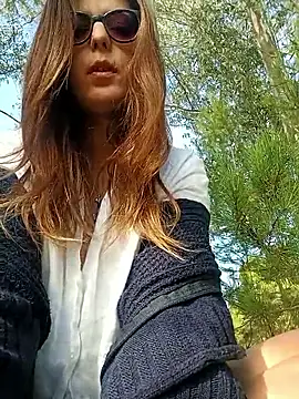 Snapshot of dolcehelena993 chatting on October 10, 2025, 8:35 am dolcehelena993 online show from October 10, 2025, 8:35 am