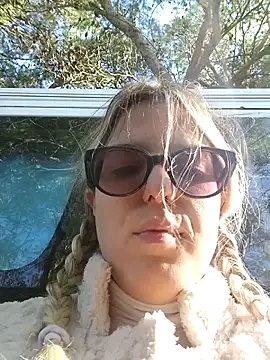 Snapshot of dolcehelena993 chatting on November 23, 2025, 10:15 am dolcehelena993 online show from November 23, 2025, 10:15 am