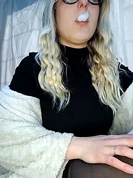 dolcehelena993 online show from February 11, 2026, 11:48 am