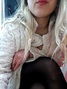 dolcehelena993 online show from February 24, 2026, 10:13 am