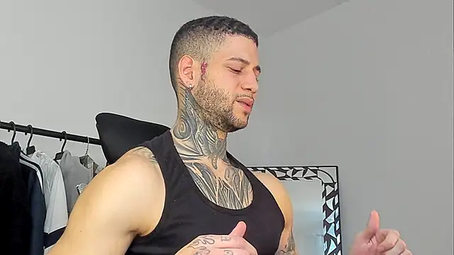  jamesleandros1 online show from October 25, 2025, 9:42 pm