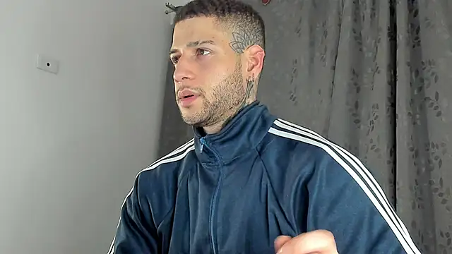  jamesleandros1 online show from January 17, 2026, 2:27 am