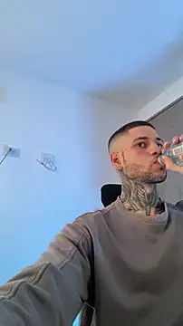  jamesleandros1 online show from February 3, 2026, 4:01 pm