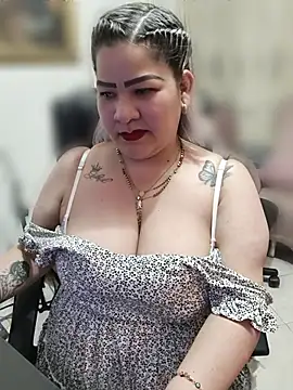Snapshot of Dalessa_Bigtits chatting on June 26, 2026, 3:55 am Dalessa Bigtits online show from June 26, 2026, 3:55 am