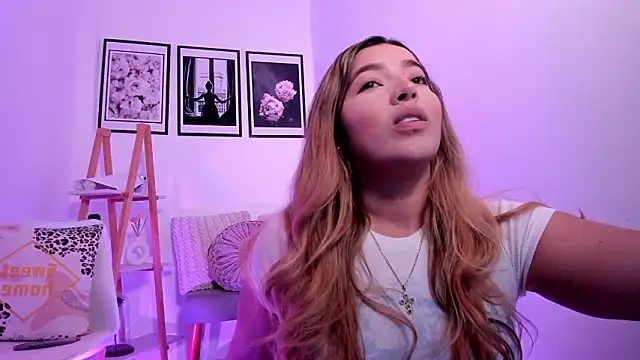 sofihill01 online show from March 8, 2026, 2:15 am