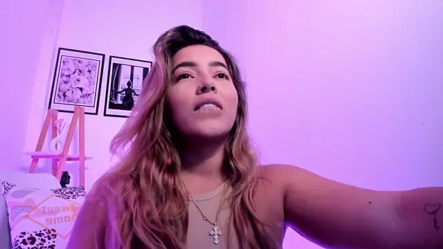 sofihill01 online show from June 4, 2026, 6:47 pm
