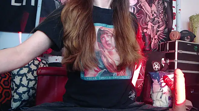Silentmary online show from April 22, 2026, 3:35 pm