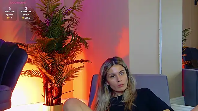 Snapshot of Avril_Cyrus chatting on November 22, 2025, 7:18 am Avril Cyrus online show from November 22, 2025, 7:18 am