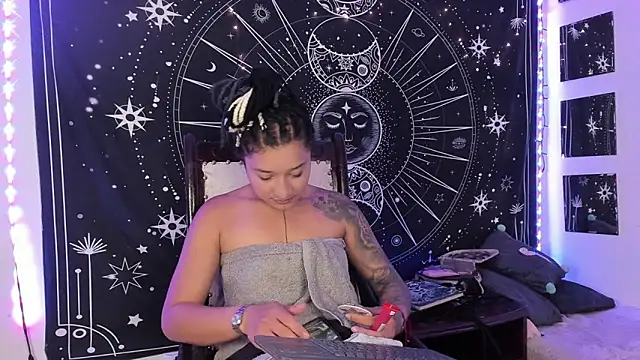 Snapshot of Eva_Lee_ chatting on October 1, 2025, 8:31 am Eva Lee online show from October 1, 2025, 8:31 am