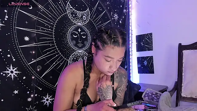 Snapshot of Eva_Lee_ chatting on October 16, 2025, 9:10 am Eva Lee online show from October 16, 2025, 9:10 am