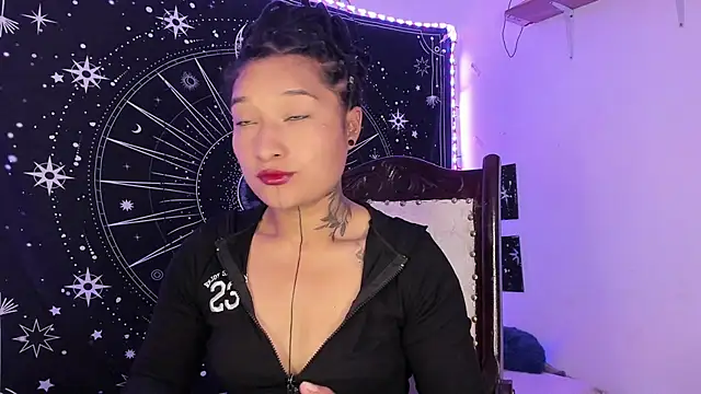 Snapshot of Eva_Lee_ chatting on November 22, 2025, 8:35 am Eva Lee online show from November 22, 2025, 8:35 am