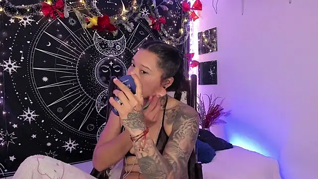 Snapshot of Eva_Lee_ chatting on December 16, 2025, 8:19 am Eva Lee online show from December 16, 2025, 8:19 am