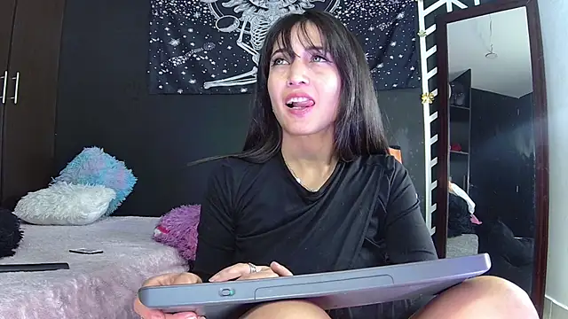 Snapshot of EvangelineCors chatting on September 12, 2025, 6:19 pm EvangelineCors online show from September 12, 2025, 6:19 pm