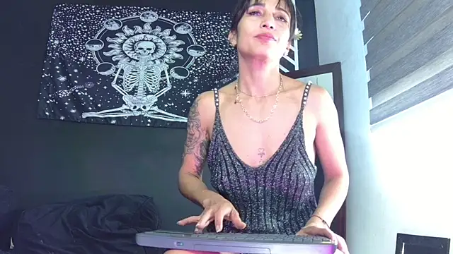 EvangelineCors online show from December 14, 2025, 6:34 pm