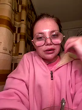 Snapshot of lovebellagrey chatting on January 6, 2026, 2:21 pm lovebellagrey online show from January 6, 2026, 2:21 pm