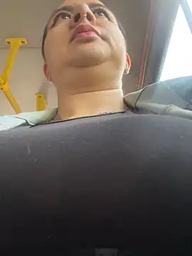 Abril Luv online show from October 14, 2025, 12:06 pm