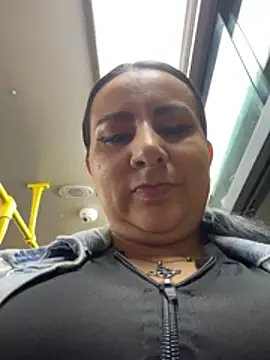 Abril Luv online show from February 13, 2026, 12:17 am