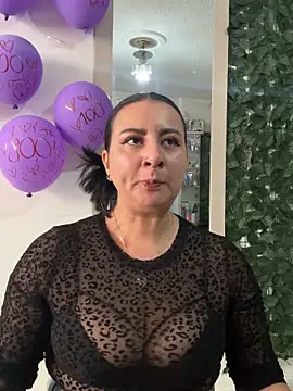 Snapshot of Abril_Luv chatting on May 8, 2026, 1:27 pm Abril Luv online show from May 8, 2026, 1:27 pm