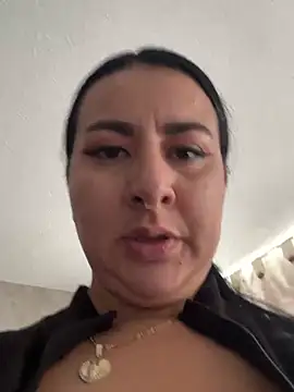 Snapshot of Abril_Luv chatting on May 15, 2026, 2:35 pm Abril Luv online show from May 15, 2026, 2:35 pm