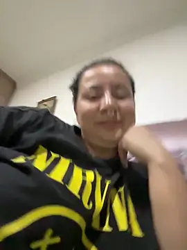 Snapshot of Abril_Luv chatting on May 25, 2026, 12:49 am Abril Luv online show from May 25, 2026, 12:49 am