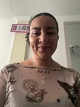 Snapshot of Abril_Luv chatting on May 25, 2026, 1:06 pm Abril Luv online show from May 25, 2026, 1:06 pm