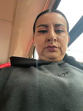 Snapshot of Abril_Luv chatting on May 27, 2026, 12:02 pm Abril Luv online show from May 27, 2026, 12:02 pm