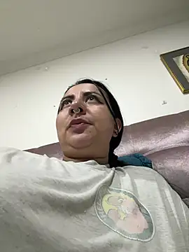 Snapshot of Abril_Luv chatting on June 2, 2026, 1:18 am Abril Luv online show from June 2, 2026, 1:18 am