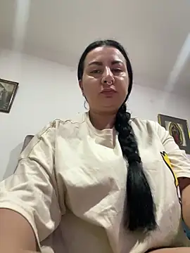 Snapshot of Abril_Luv chatting on June 15, 2026, 12:35 am Abril Luv online show from June 15, 2026, 12:35 am