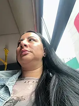 Snapshot of Abril_Luv chatting on July 14, 2026, 12:22 pm Abril Luv online show from July 14, 2026, 12:22 pm