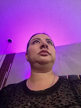 Snapshot of Abril_Luv chatting on July 30, 2026, 1:21 pm Abril Luv online show from July 30, 2026, 1:21 pm