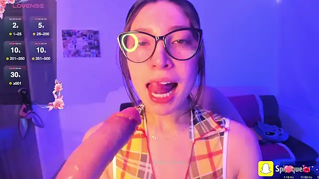 Snapshot of Spit_queen chatting on April 29, 2026, 2:21 pm Spit queen online show from April 29, 2026, 2:21 pm