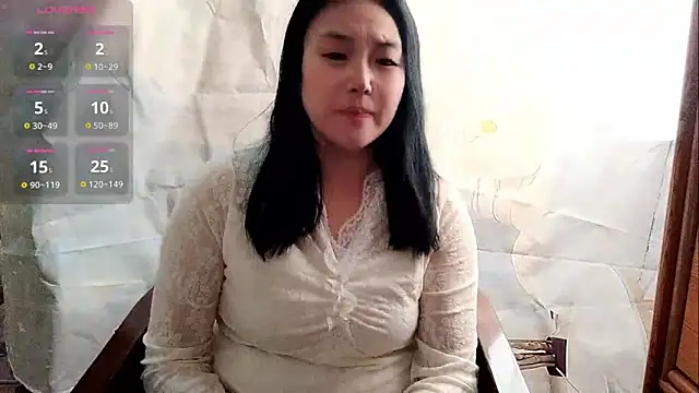 Vivianangn-e online show from April 22, 2026, 7:44 am
