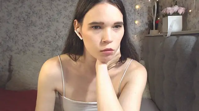 Nicole-Petite online show from December 6, 2024, 7:45 pm