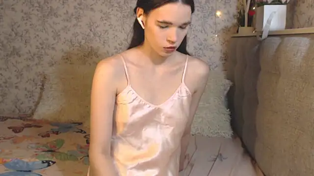 Nicole-Petite online show from December 15, 2024, 4:40 am